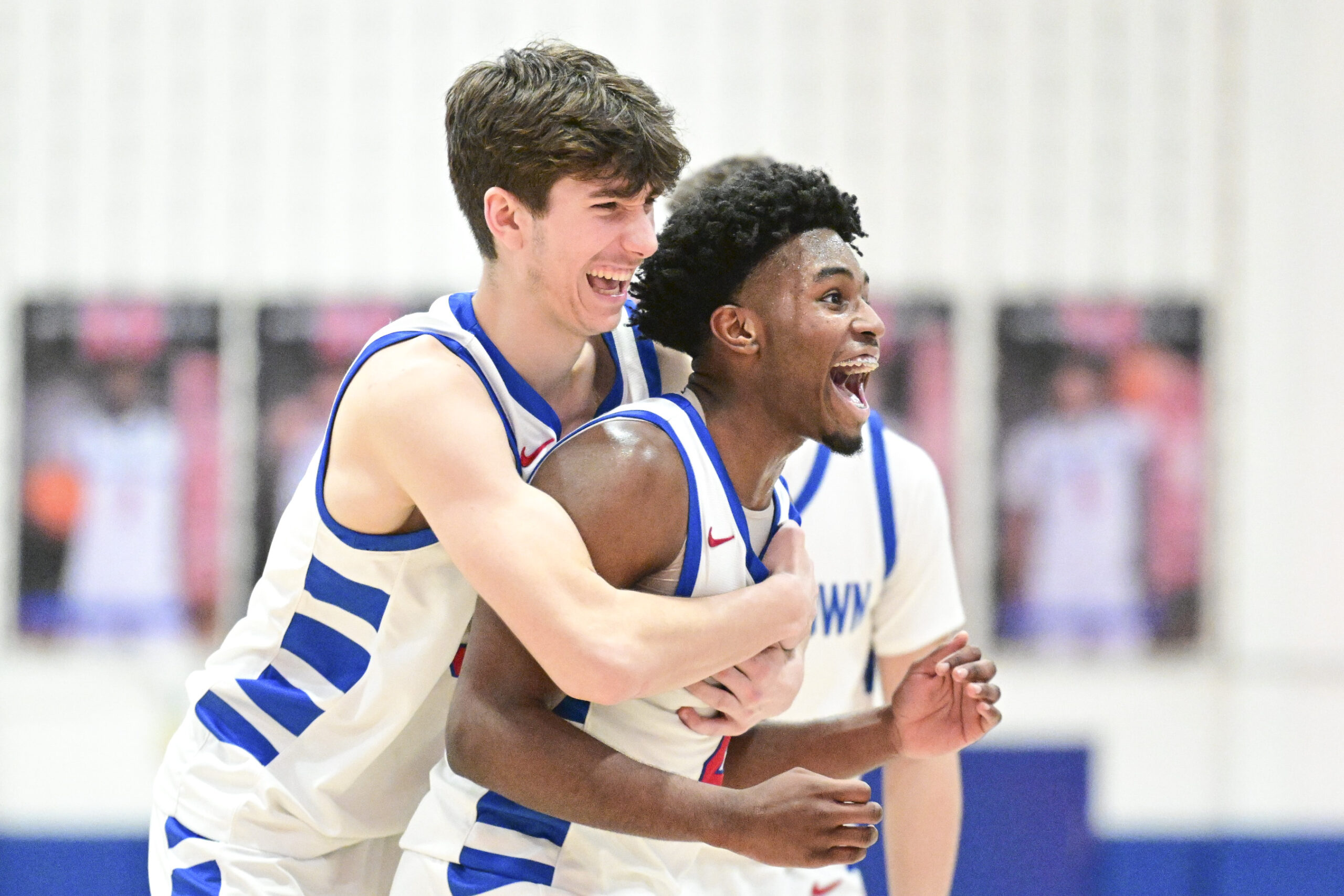 Izzy Everett breaks MHS single-game three-point record as Mohigans win big in section semifinal
